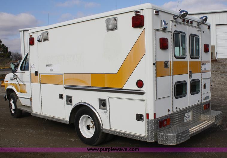 image for item A6609 1985 Ford E350 ambulance