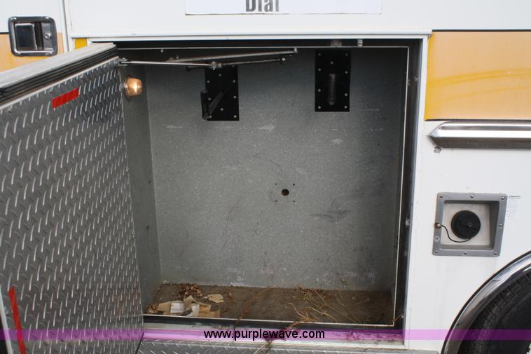 image for item A6609 1985 Ford E350 ambulance