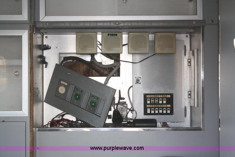 image for item A6609 1985 Ford E350 ambulance