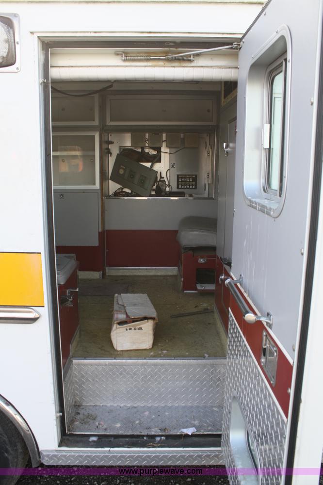 image for item A6609 1985 Ford E350 ambulance