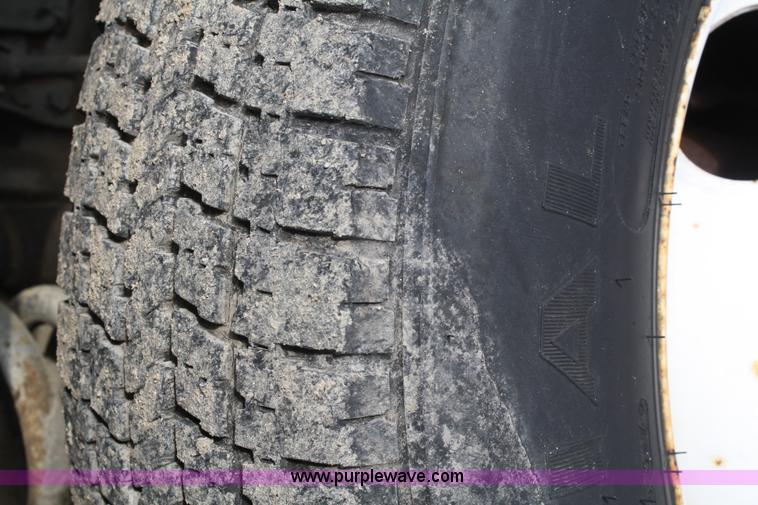 image for item A6609 1985 Ford E350 ambulance