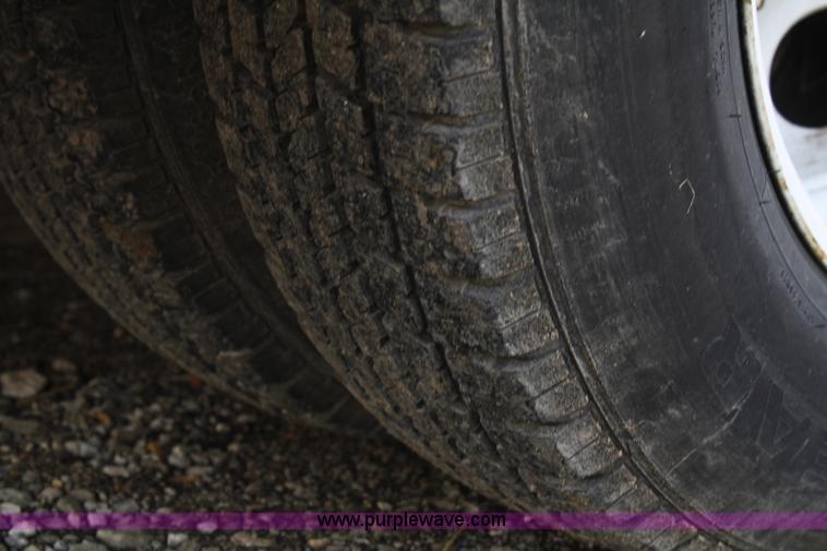 image for item A6609 1985 Ford E350 ambulance