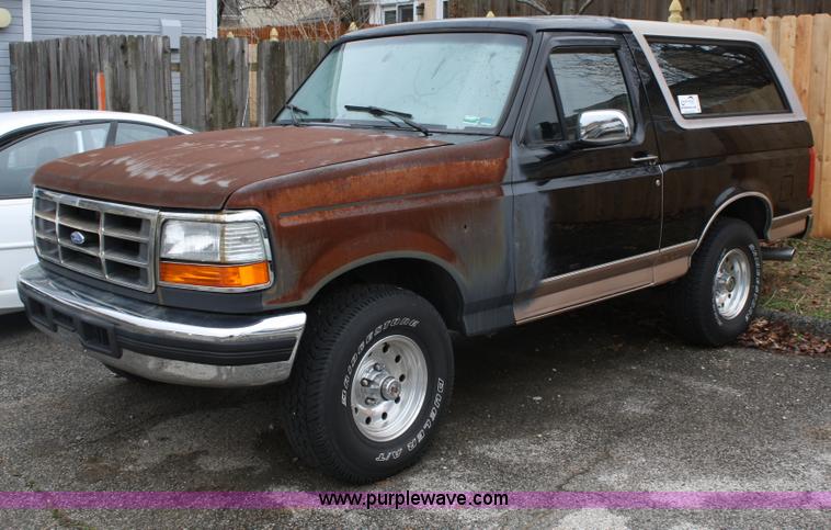 image for item A6619 1996 Ford Bronco SUV