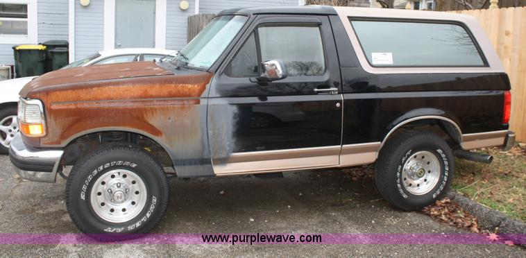 image for item A6619 1996 Ford Bronco SUV