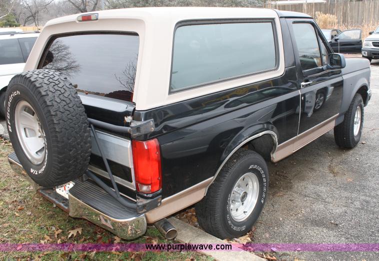 image for item A6619 1996 Ford Bronco SUV
