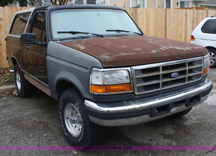 image for item A6619 1996 Ford Bronco SUV