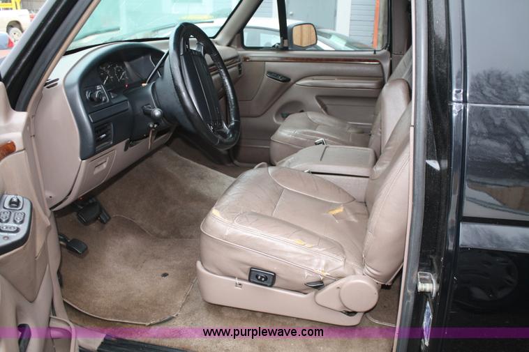 image for item A6619 1996 Ford Bronco SUV