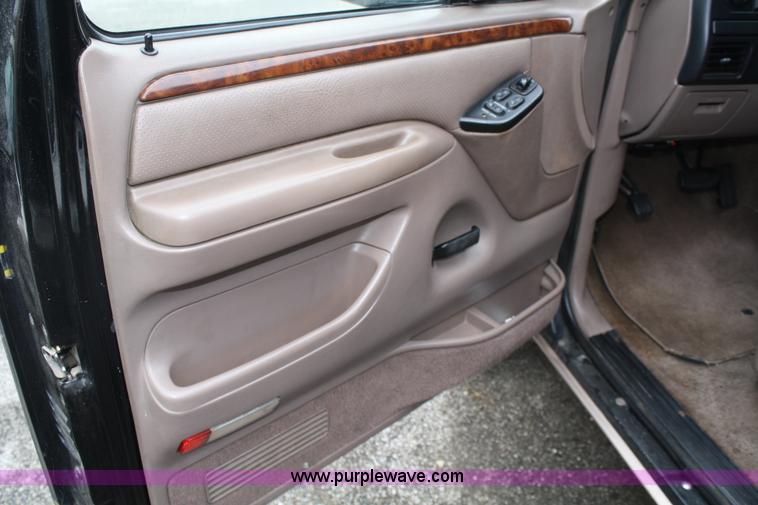 image for item A6619 1996 Ford Bronco SUV