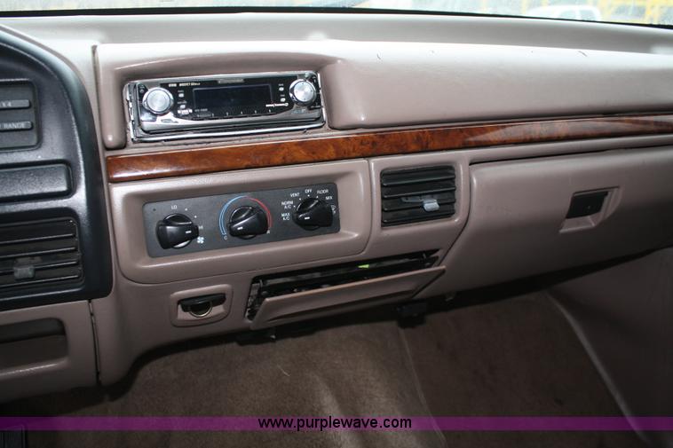 image for item A6619 1996 Ford Bronco SUV