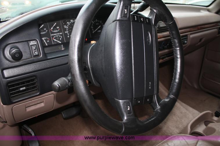 image for item A6619 1996 Ford Bronco SUV