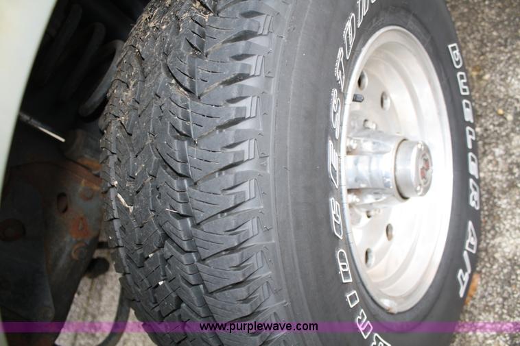 image for item A6619 1996 Ford Bronco SUV