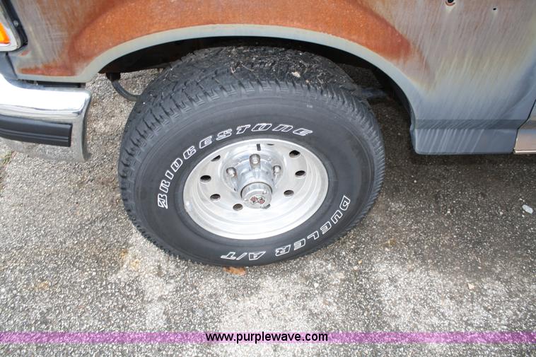 image for item A6619 1996 Ford Bronco SUV