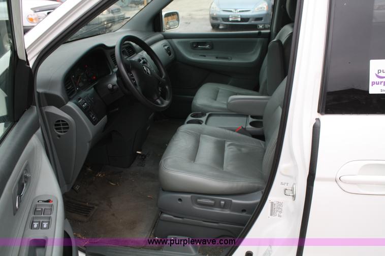 image for item A6621 2002 Honda Odyssey EX mini van