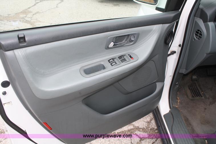 image for item A6621 2002 Honda Odyssey EX mini van