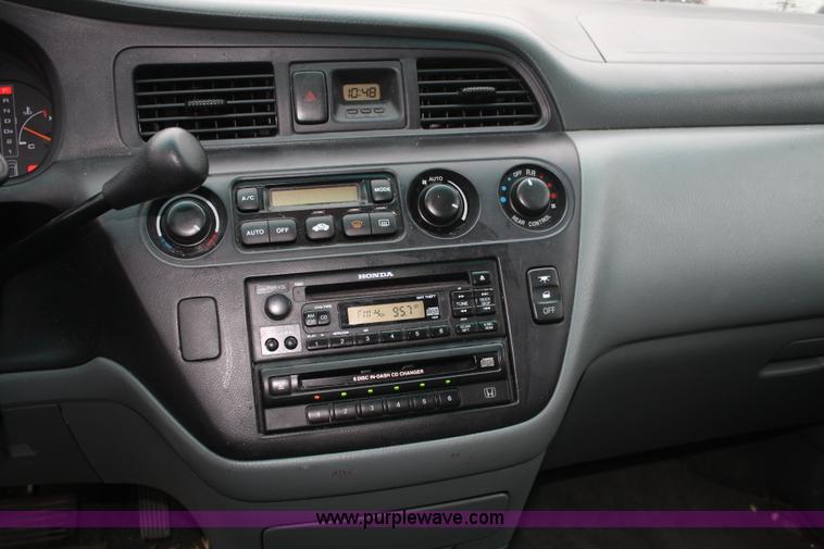 image for item A6621 2002 Honda Odyssey EX mini van