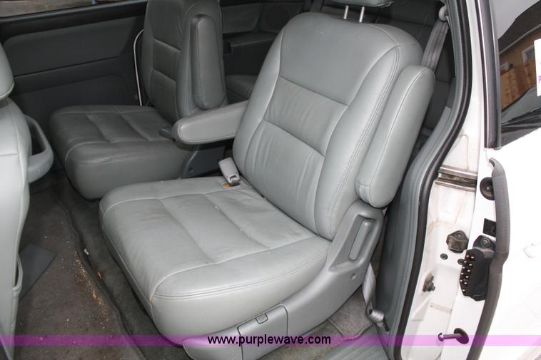 image for item A6621 2002 Honda Odyssey EX mini van