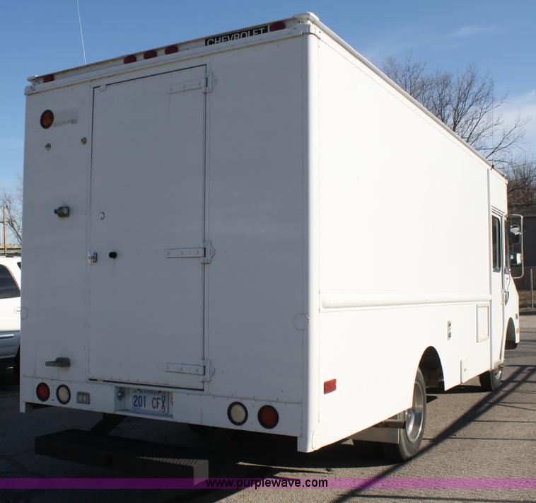 image for item A6638 1987 Chevrolet P30 step van