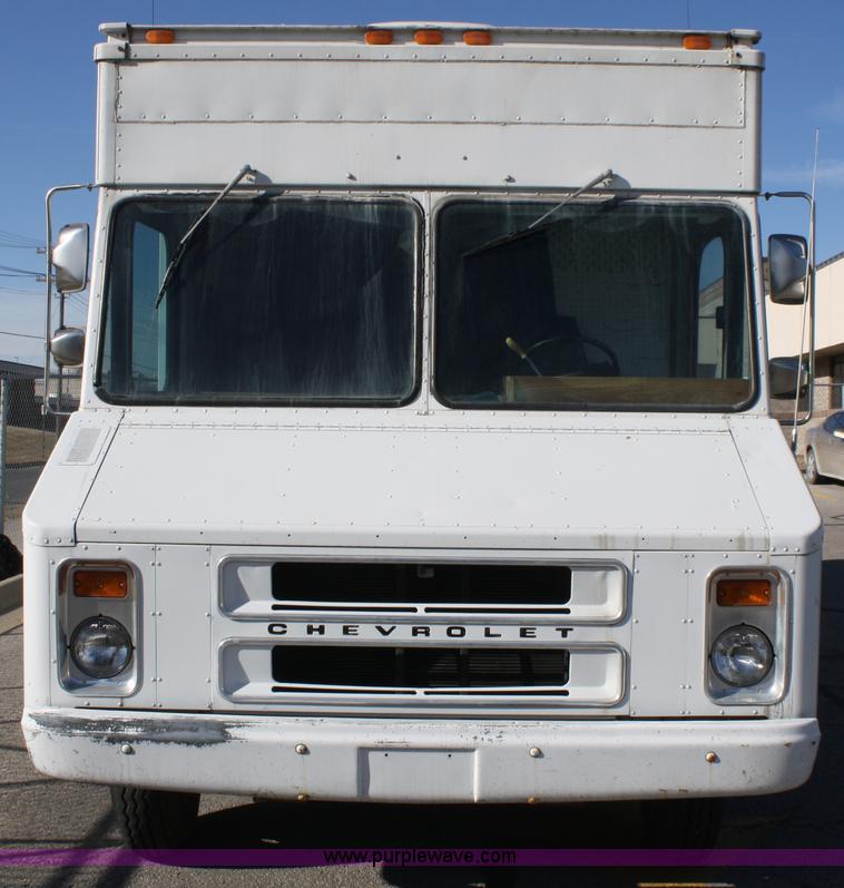 image for item A6638 1987 Chevrolet P30 step van