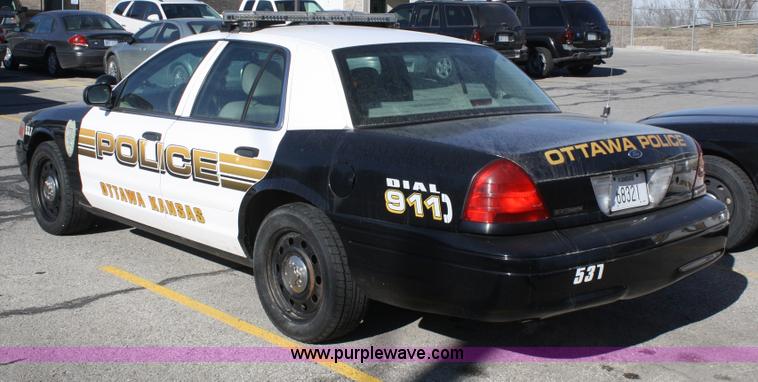 image for item A6639 2007 Ford Crown Victoria Police Interceptor