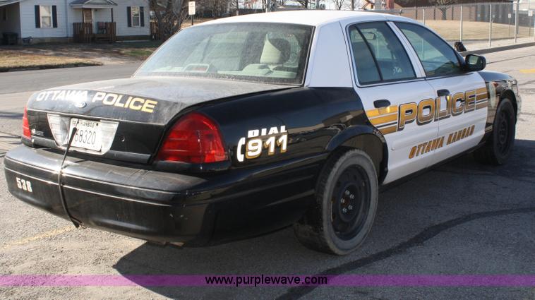 image for item A6640 2007 Ford Crown Victoria Police Interceptor