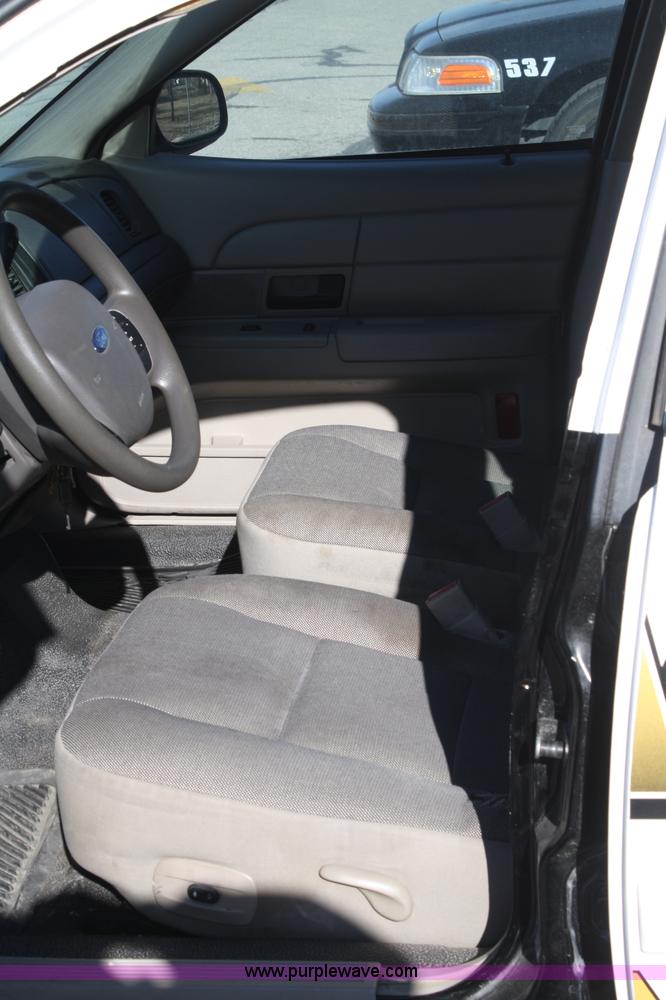 image for item A6640 2007 Ford Crown Victoria Police Interceptor
