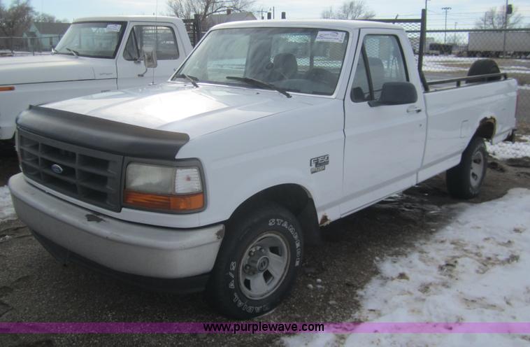 image for item B5570 1995 Ford F150 XL pickup truck
