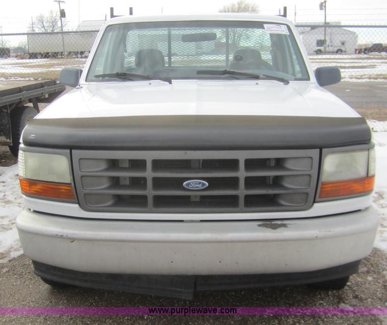 image for item B5570 1995 Ford F150 XL pickup truck