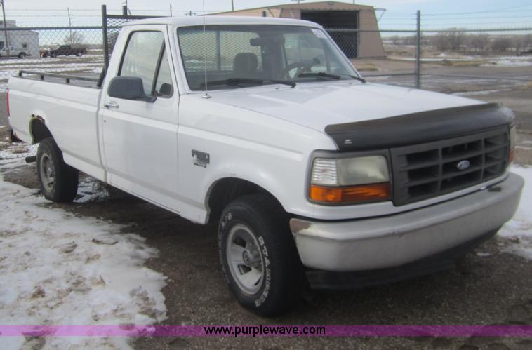 image for item B5570 1995 Ford F150 XL pickup truck