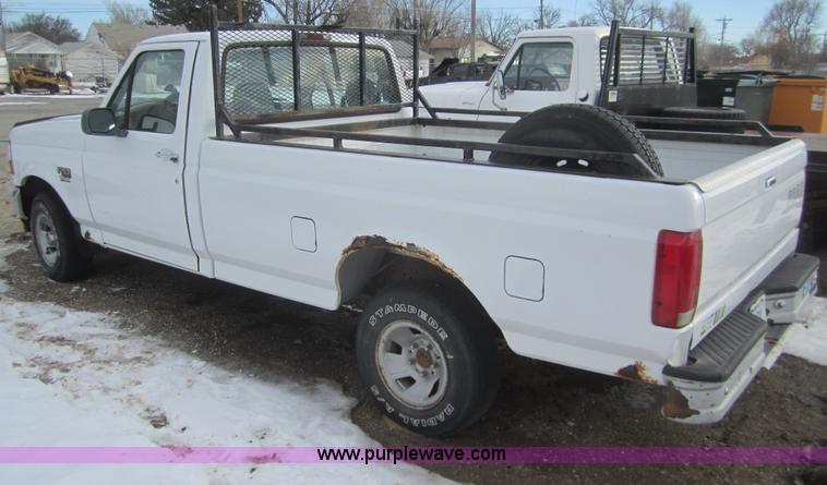 image for item B5570 1995 Ford F150 XL pickup truck