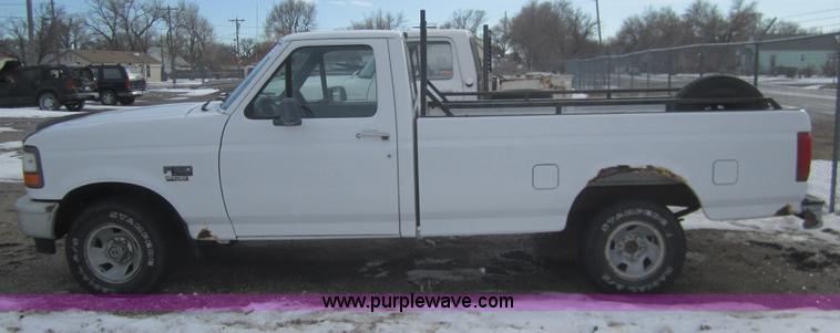 image for item B5570 1995 Ford F150 XL pickup truck