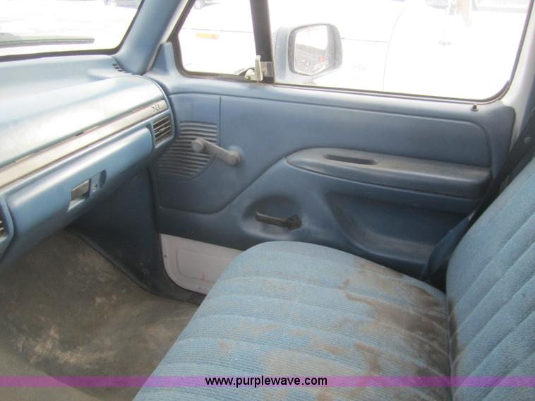 image for item B5570 1995 Ford F150 XL pickup truck