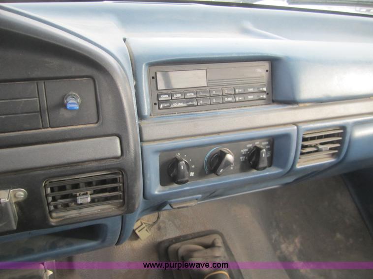 image for item B5570 1995 Ford F150 XL pickup truck