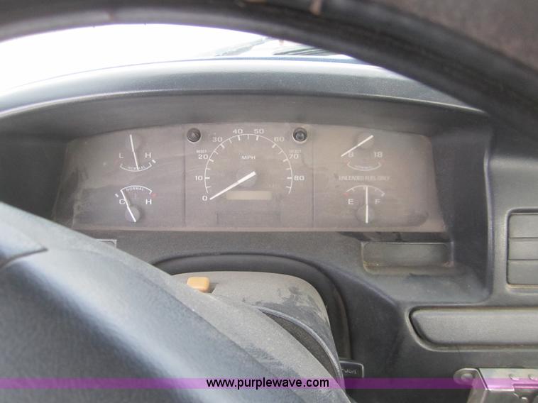 image for item B5570 1995 Ford F150 XL pickup truck