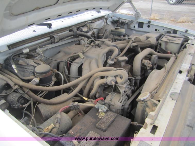 image for item B5570 1995 Ford F150 XL pickup truck