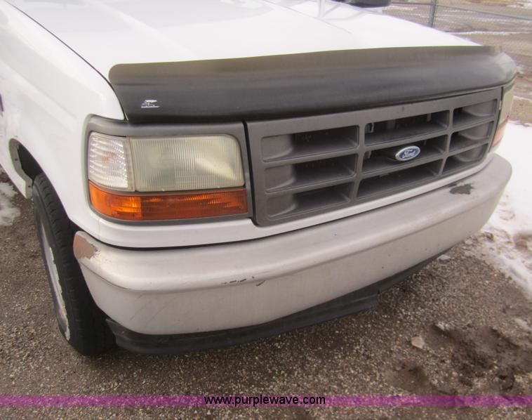 image for item B5570 1995 Ford F150 XL pickup truck