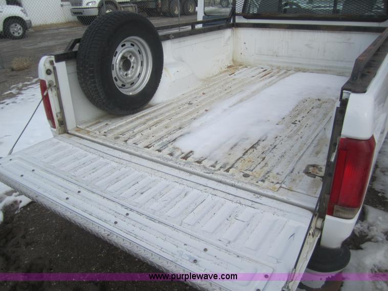 image for item B5570 1995 Ford F150 XL pickup truck
