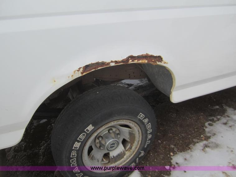 image for item B5570 1995 Ford F150 XL pickup truck