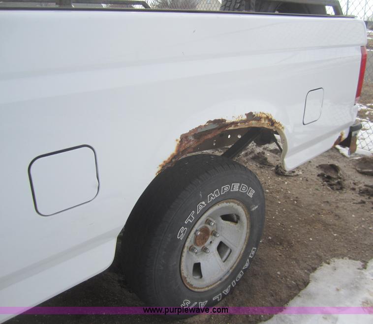 image for item B5570 1995 Ford F150 XL pickup truck