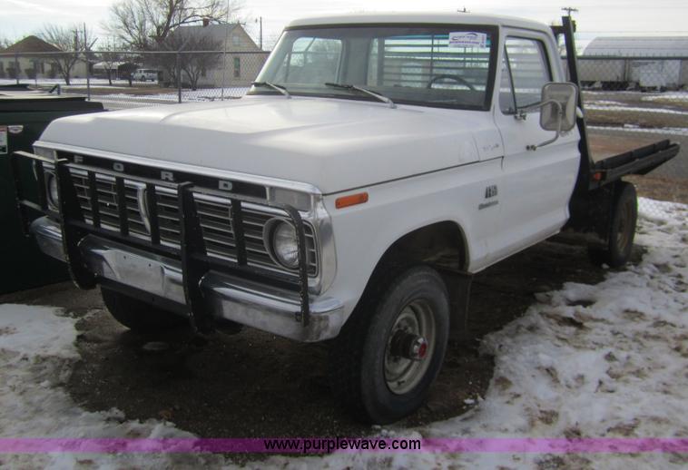 image for item B5571 1974 Ford F250 Custom pickup truck