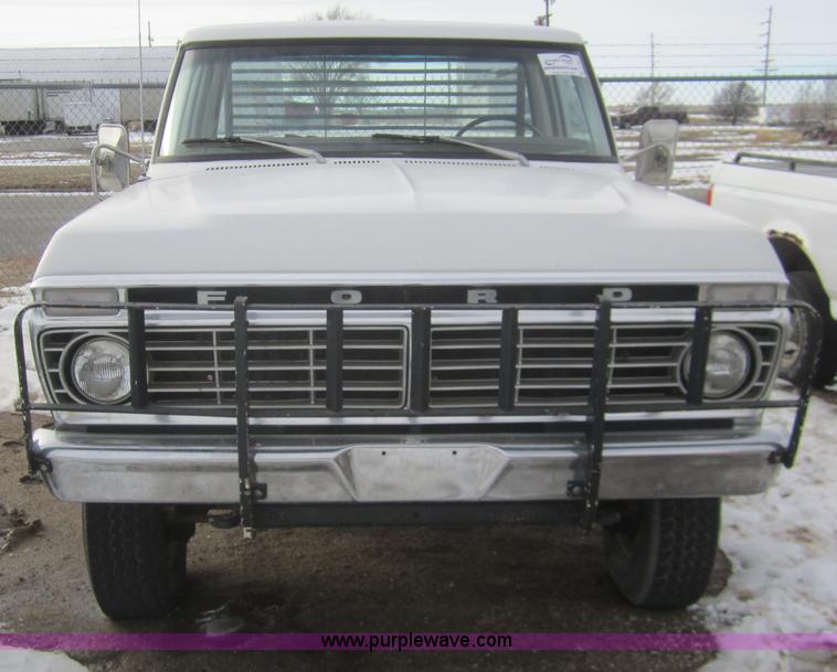 image for item B5571 1974 Ford F250 Custom pickup truck