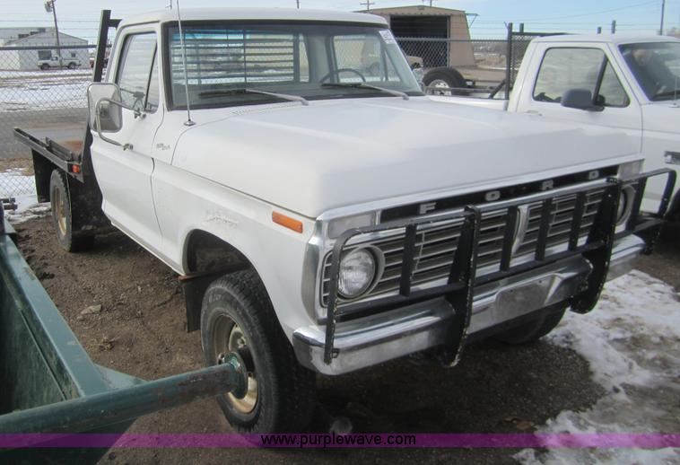 image for item B5571 1974 Ford F250 Custom pickup truck