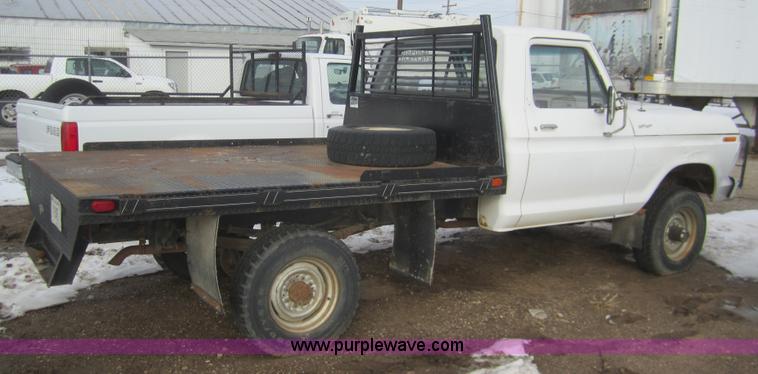 image for item B5571 1974 Ford F250 Custom pickup truck