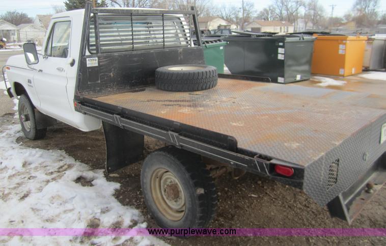 image for item B5571 1974 Ford F250 Custom pickup truck