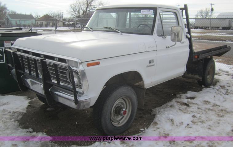 image for item B5571 1974 Ford F250 Custom pickup truck