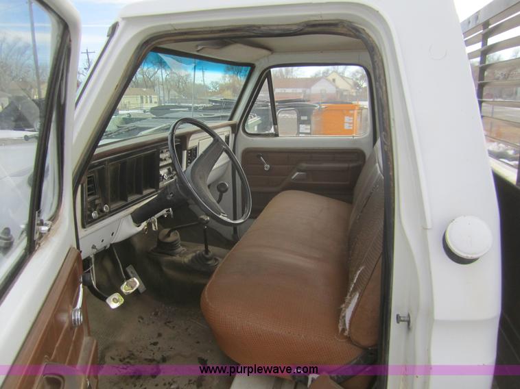 image for item B5571 1974 Ford F250 Custom pickup truck