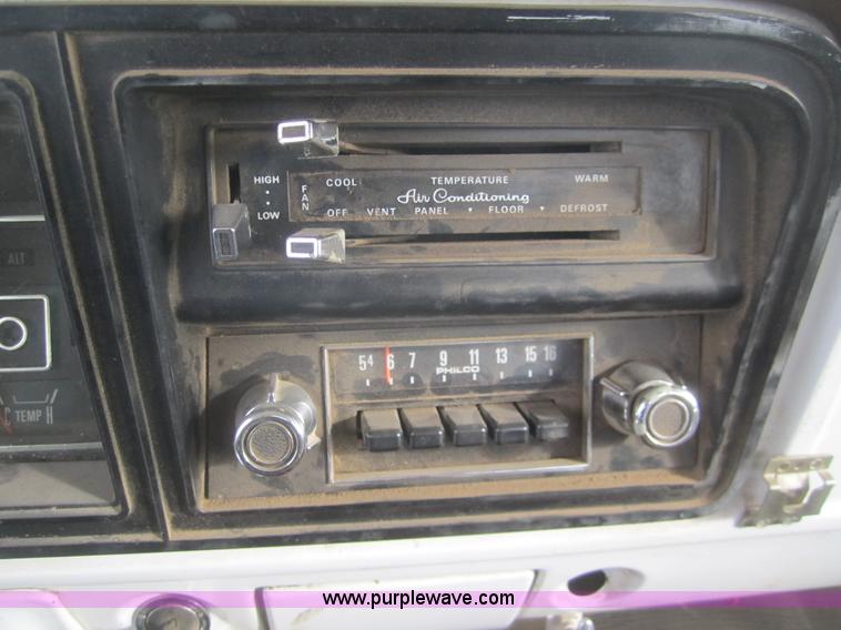 image for item B5571 1974 Ford F250 Custom pickup truck