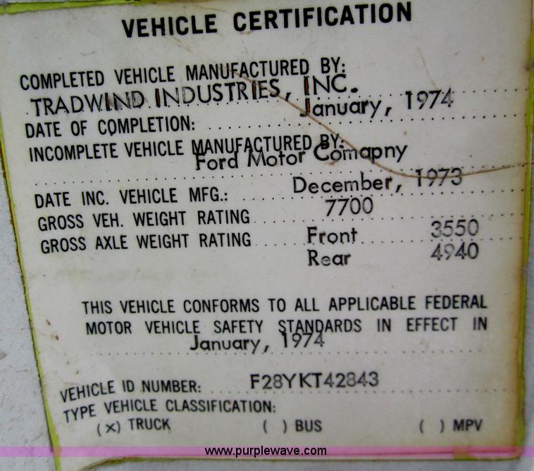 image for item B5571 1974 Ford F250 Custom pickup truck