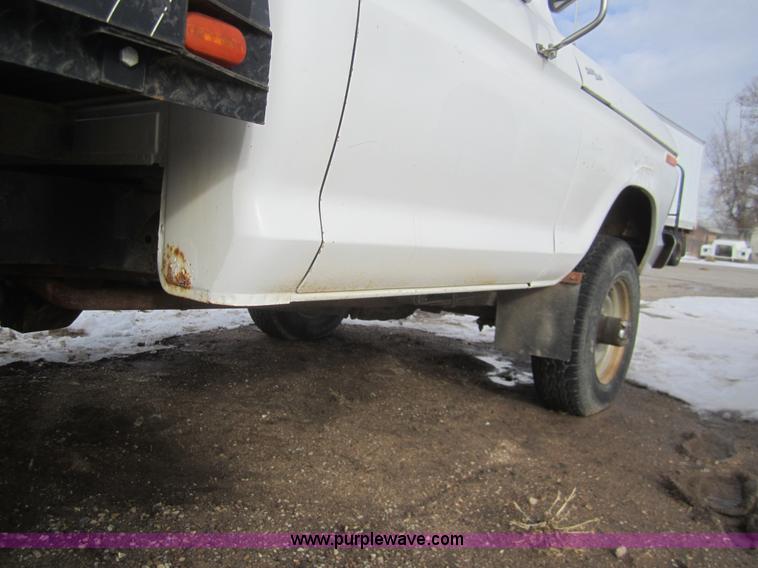 image for item B5571 1974 Ford F250 Custom pickup truck