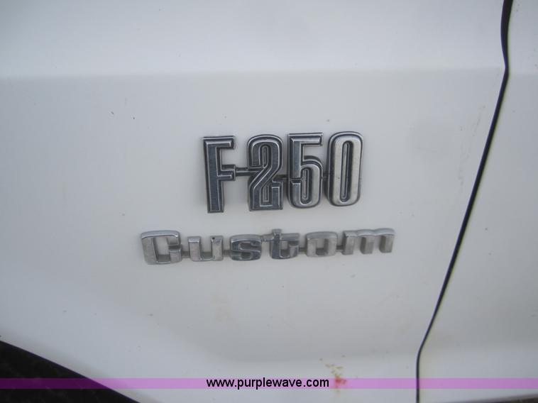 image for item B5571 1974 Ford F250 Custom pickup truck