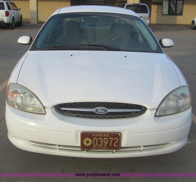 image for item B5593 2000 Ford Taurus SE